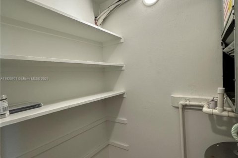 Снять в аренду квартиру в Холливуд, Флорида 1 спальня, № 1975059 - фото 15