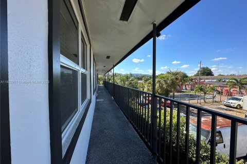 Снять в аренду квартиру в Холливуд, Флорида 1 спальня, № 1975059 - фото 22