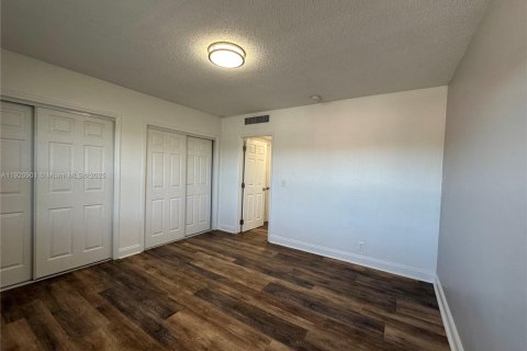 Снять в аренду квартиру в Холливуд, Флорида 1 спальня, № 1975059 - фото 19