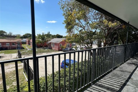 Снять в аренду квартиру в Холливуд, Флорида 1 спальня, № 1975059 - фото 23