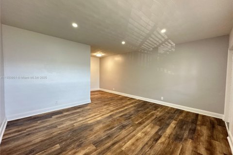 Снять в аренду квартиру в Холливуд, Флорида 1 спальня, № 1975059 - фото 2