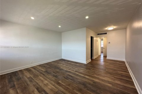 Снять в аренду квартиру в Холливуд, Флорида 1 спальня, № 1975059 - фото 10