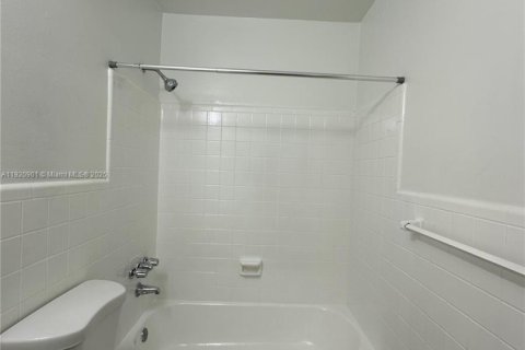 Снять в аренду квартиру в Холливуд, Флорида 1 спальня, № 1975059 - фото 12