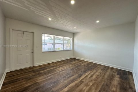 Снять в аренду квартиру в Холливуд, Флорида 1 спальня, № 1975059 - фото 3