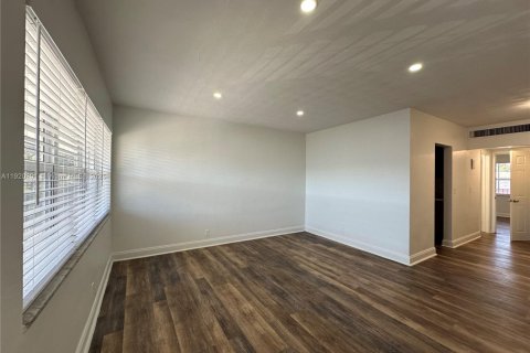 Снять в аренду квартиру в Холливуд, Флорида 1 спальня, № 1975059 - фото 4