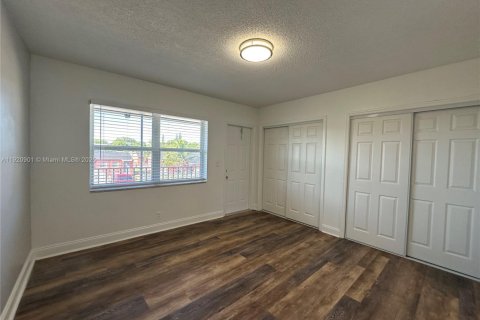 Снять в аренду квартиру в Холливуд, Флорида 1 спальня, № 1975059 - фото 18