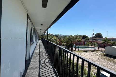 Снять в аренду квартиру в Холливуд, Флорида 1 спальня, № 1975059 - фото 24