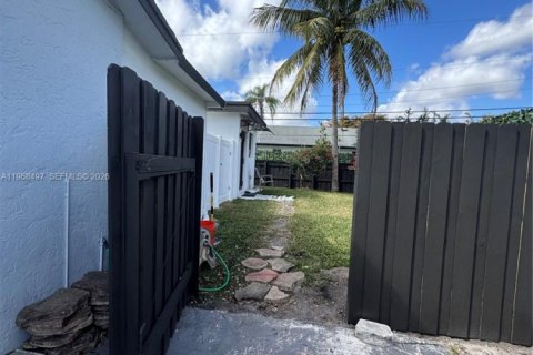 Appartement à louer à Miramar, Floride: 1 chambre, 118.73 m2 № 2031587 - photo 2