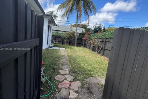 Appartement à louer à Miramar, Floride: 1 chambre, 118.73 m2 № 2031587 - photo 1