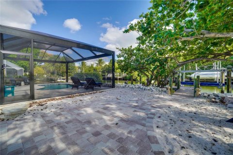 House in Longboat Key, Florida 4 bedrooms, 281.49 sq.m. № 2106717 - photo 11