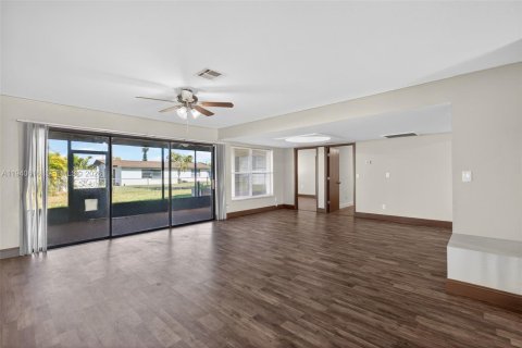 Casa en venta en Cape Coral, Florida, 3 dormitorios, 161.65 m2 № 1997738 - foto 20