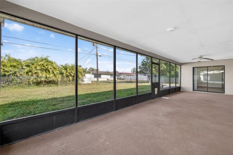 Casa en venta en Cape Coral, Florida, 3 dormitorios, 161.65 m2 № 1997738 - foto 16