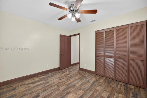 Casa en venta en Cape Coral, Florida, 3 dormitorios, 161.65 m2 № 1997738 - foto 11