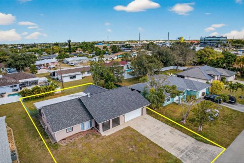 Casa en venta en Cape Coral, Florida, 3 dormitorios, 161.65 m2 № 1997738 - foto 3