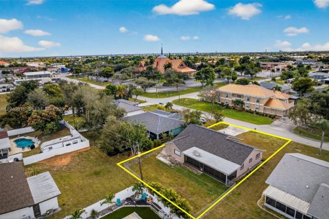 Casa en venta en Cape Coral, Florida, 3 dormitorios, 161.65 m2 № 1997738 - foto 6