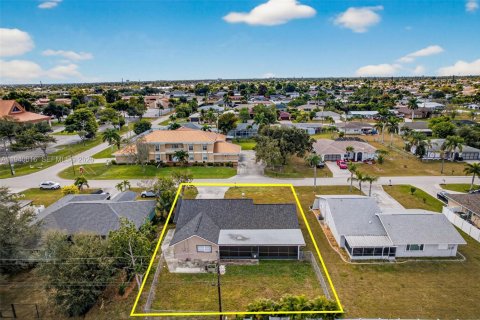 Casa en venta en Cape Coral, Florida, 3 dormitorios, 161.65 m2 № 1997738 - foto 7