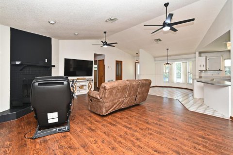 House in Yalaha, Florida 3 bedrooms, 270.53 sq.m. № 1831248 - photo 18