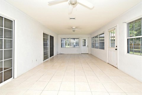 House in Yalaha, Florida 3 bedrooms, 270.53 sq.m. № 1831248 - photo 13