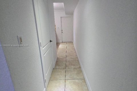 Condominio en alquiler en North Bay Village, Florida, 2 dormitorios, 83.61 m2 № 1871633 - foto 9