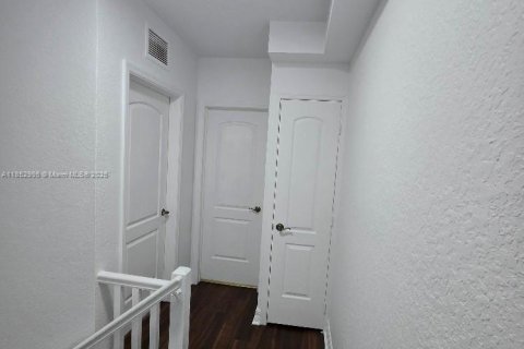 Condominio en alquiler en North Bay Village, Florida, 2 dormitorios, 83.61 m2 № 1871633 - foto 24