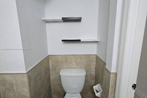 Condominio en alquiler en North Bay Village, Florida, 2 dormitorios, 83.61 m2 № 1871633 - foto 15