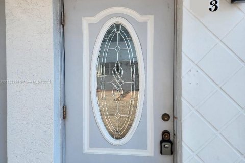 Condominio en alquiler en North Bay Village, Florida, 2 dormitorios, 83.61 m2 № 1871633 - foto 3