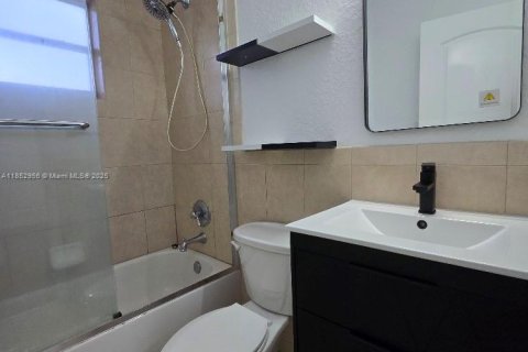 Condominio en alquiler en North Bay Village, Florida, 2 dormitorios, 83.61 m2 № 1871633 - foto 18