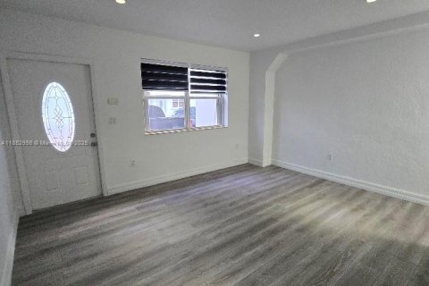 Condominio en alquiler en North Bay Village, Florida, 2 dormitorios, 83.61 m2 № 1871633 - foto 6