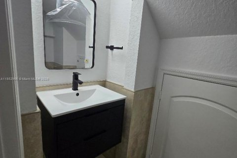 Condominio en alquiler en North Bay Village, Florida, 2 dormitorios, 83.61 m2 № 1871633 - foto 14