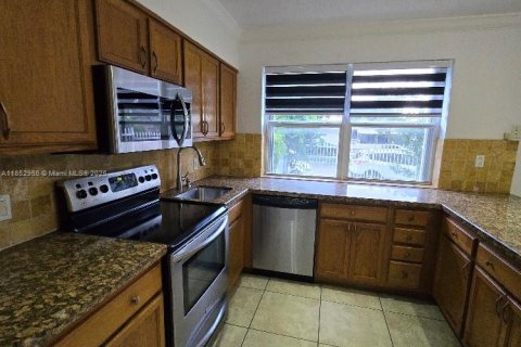 Condominio en alquiler en North Bay Village, Florida, 2 dormitorios, 83.61 m2 № 1871633 - foto 12