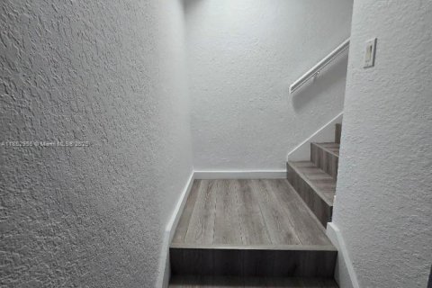 Condominio en alquiler en North Bay Village, Florida, 2 dormitorios, 83.61 m2 № 1871633 - foto 7