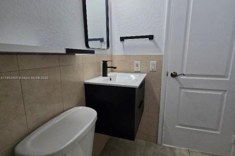 Condominio en alquiler en North Bay Village, Florida, 2 dormitorios, 83.61 m2 № 1871633 - foto 19