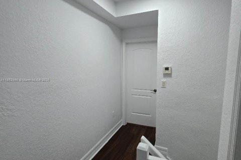 Condominio en alquiler en North Bay Village, Florida, 2 dormitorios, 83.61 m2 № 1871633 - foto 25