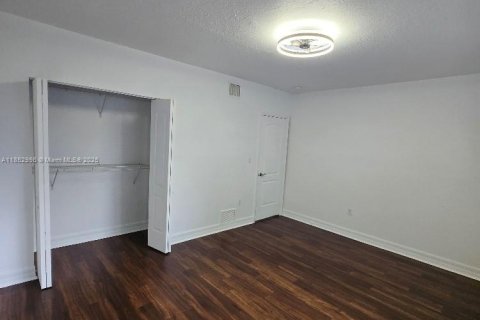 Condominio en alquiler en North Bay Village, Florida, 2 dormitorios, 83.61 m2 № 1871633 - foto 29