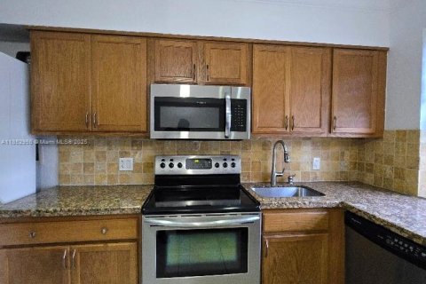 Condominio en alquiler en North Bay Village, Florida, 2 dormitorios, 83.61 m2 № 1871633 - foto 13