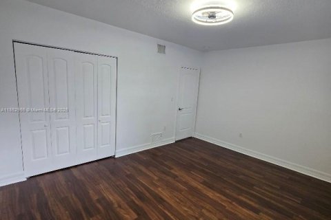 Condominio en alquiler en North Bay Village, Florida, 2 dormitorios, 83.61 m2 № 1871633 - foto 28