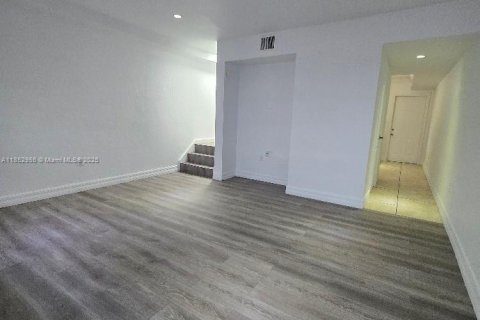 Condominio en alquiler en North Bay Village, Florida, 2 dormitorios, 83.61 m2 № 1871633 - foto 5