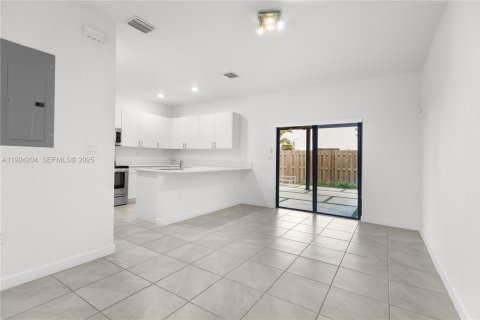 Adosado en venta en Homestead, Florida, 3 dormitorios, 149.76 m2 № 1982416 - foto 5