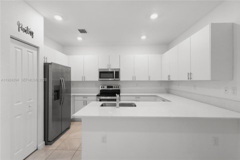 Adosado en venta en Homestead, Florida, 3 dormitorios, 149.76 m2 № 1982416 - foto 2