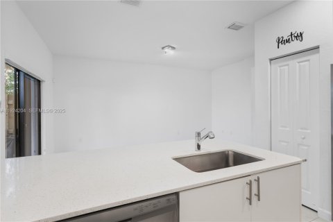 Adosado en venta en Homestead, Florida, 3 dormitorios, 149.76 m2 № 1982416 - foto 10