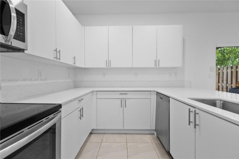 Adosado en venta en Homestead, Florida, 3 dormitorios, 149.76 m2 № 1982416 - foto 3