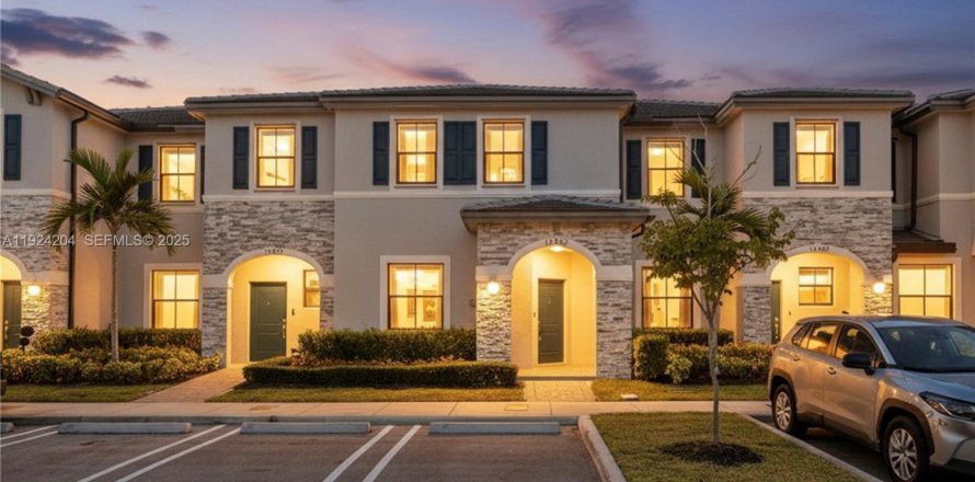 Adosado en Homestead, Florida 3 dormitorios, 149.76 m2 № 1982416