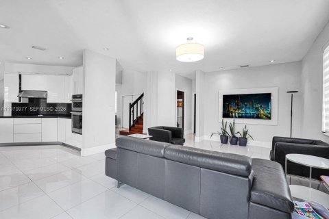 Купить виллу или дом в Дорал, Флорида 4 спальни, 278.34м2, № 2046354 - фото 10