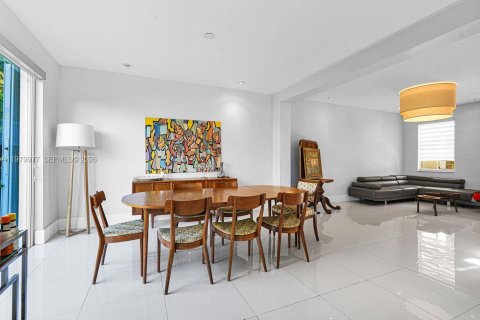 Купить виллу или дом в Дорал, Флорида 4 спальни, 278.34м2, № 2046354 - фото 4