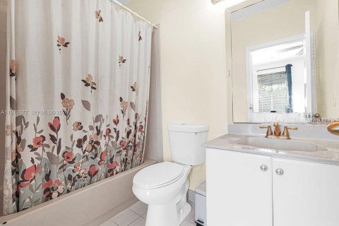Купить виллу или дом в Дорал, Флорида 4 спальни, 278.34м2, № 2046354 - фото 25