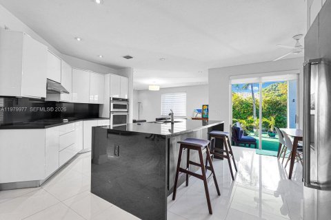 Купить виллу или дом в Дорал, Флорида 4 спальни, 278.34м2, № 2046354 - фото 3