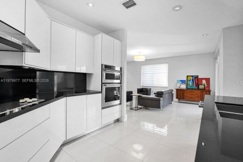 Купить виллу или дом в Дорал, Флорида 4 спальни, 278.34м2, № 2046354 - фото 8