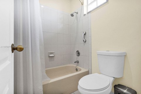 Купить виллу или дом в Дорал, Флорида 4 спальни, 278.34м2, № 2046354 - фото 23