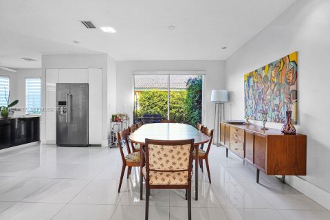 Купить виллу или дом в Дорал, Флорида 4 спальни, 278.34м2, № 2046354 - фото 5