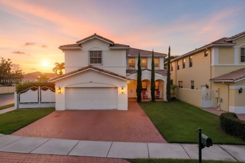 Дом в Дорал, Флорида 4 спальни, 278.34м2 № 2046354